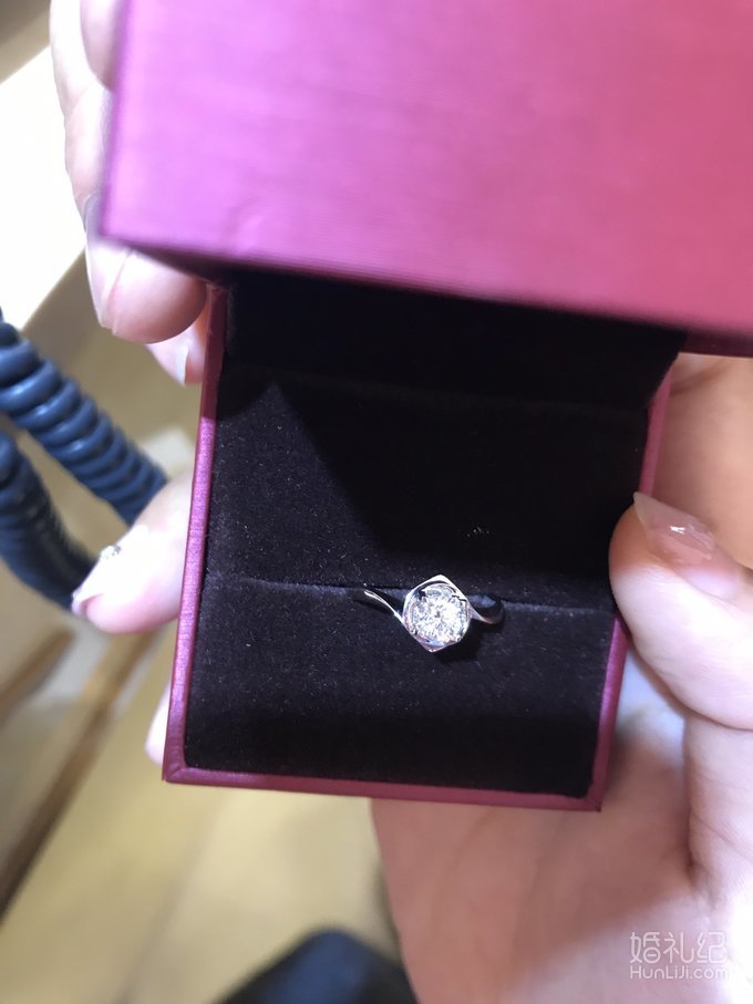 30分钻戒看起来像50分！婚戒这样选显钻又吸睛！