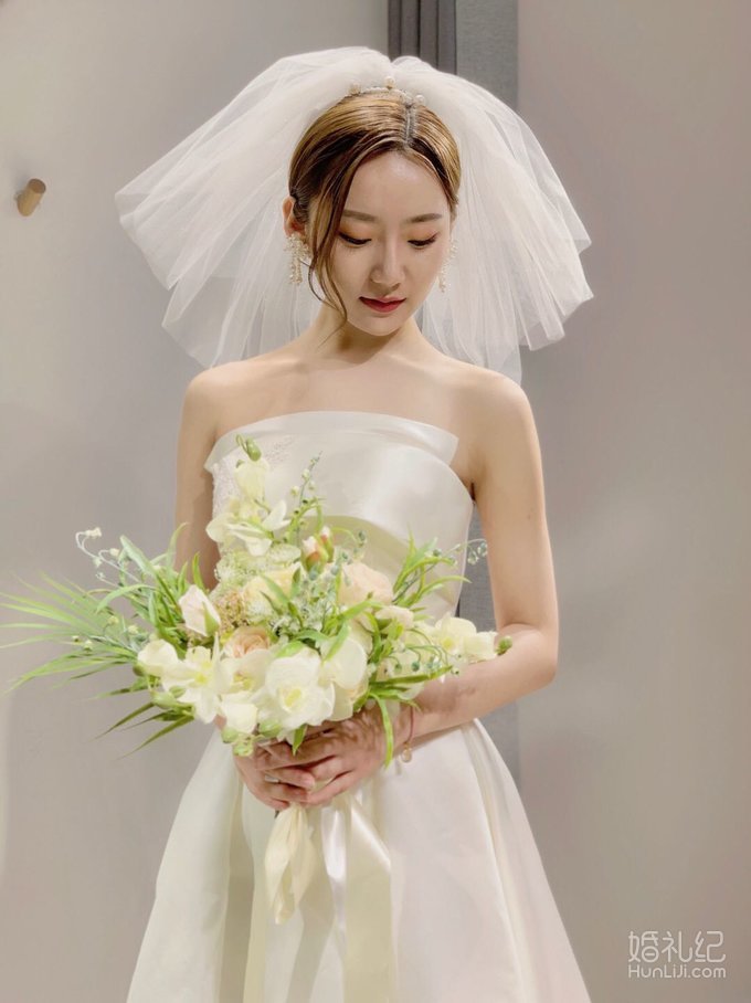 婚礼倒计时8天💒有老妈参考的妆容还是很可的！
