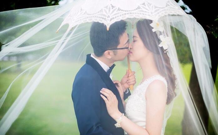 要不要围观俩学霸的婚纱照哈