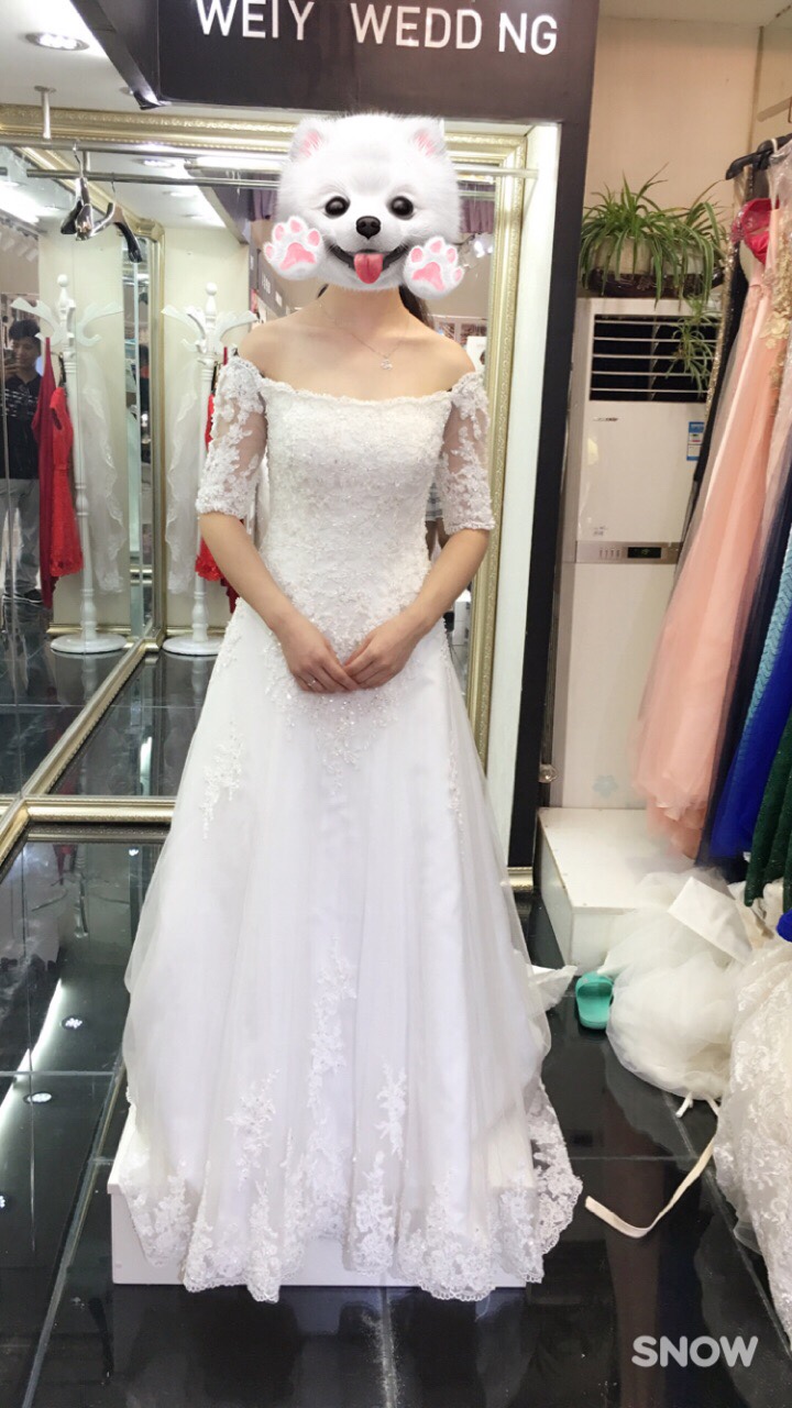 白纱选那两件，还有进酒服，，好纠结阿。。求亲们指示。。。