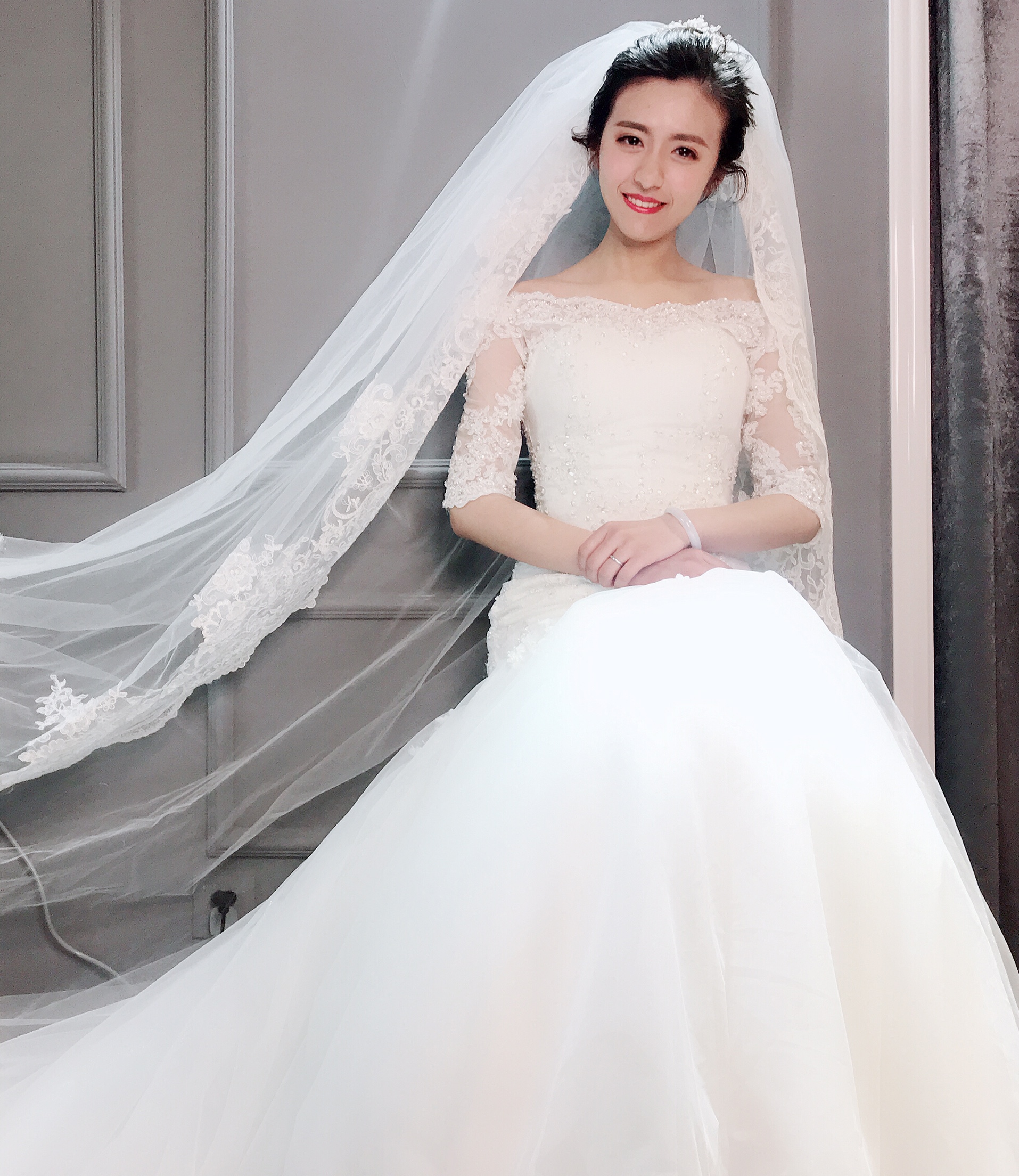 2k搞定婚纱+跟妆 高开叉敬酒服显瘦＆气质＆性感