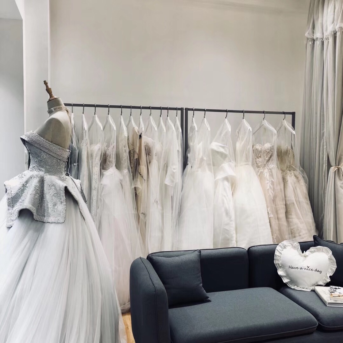 Jo Chan婚纱礼服店