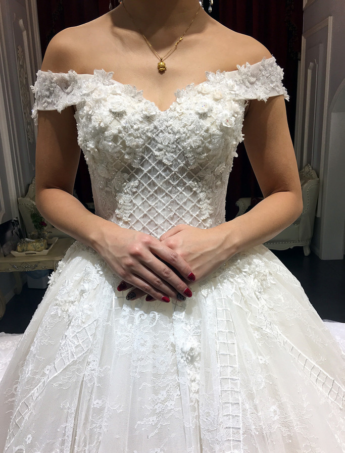 典型的双鱼座女生 天生就喜欢浪漫 对婚纱也是！
