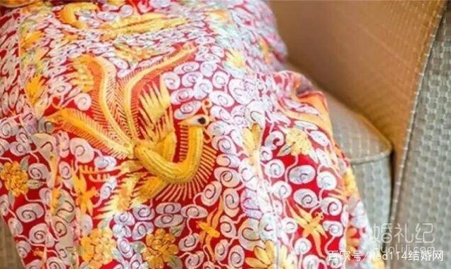 不知道中式礼服如何选？这篇告诉你答案