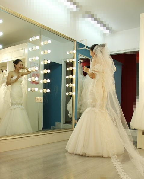 夏日白纱清风阵阵 婚纱就要大露背