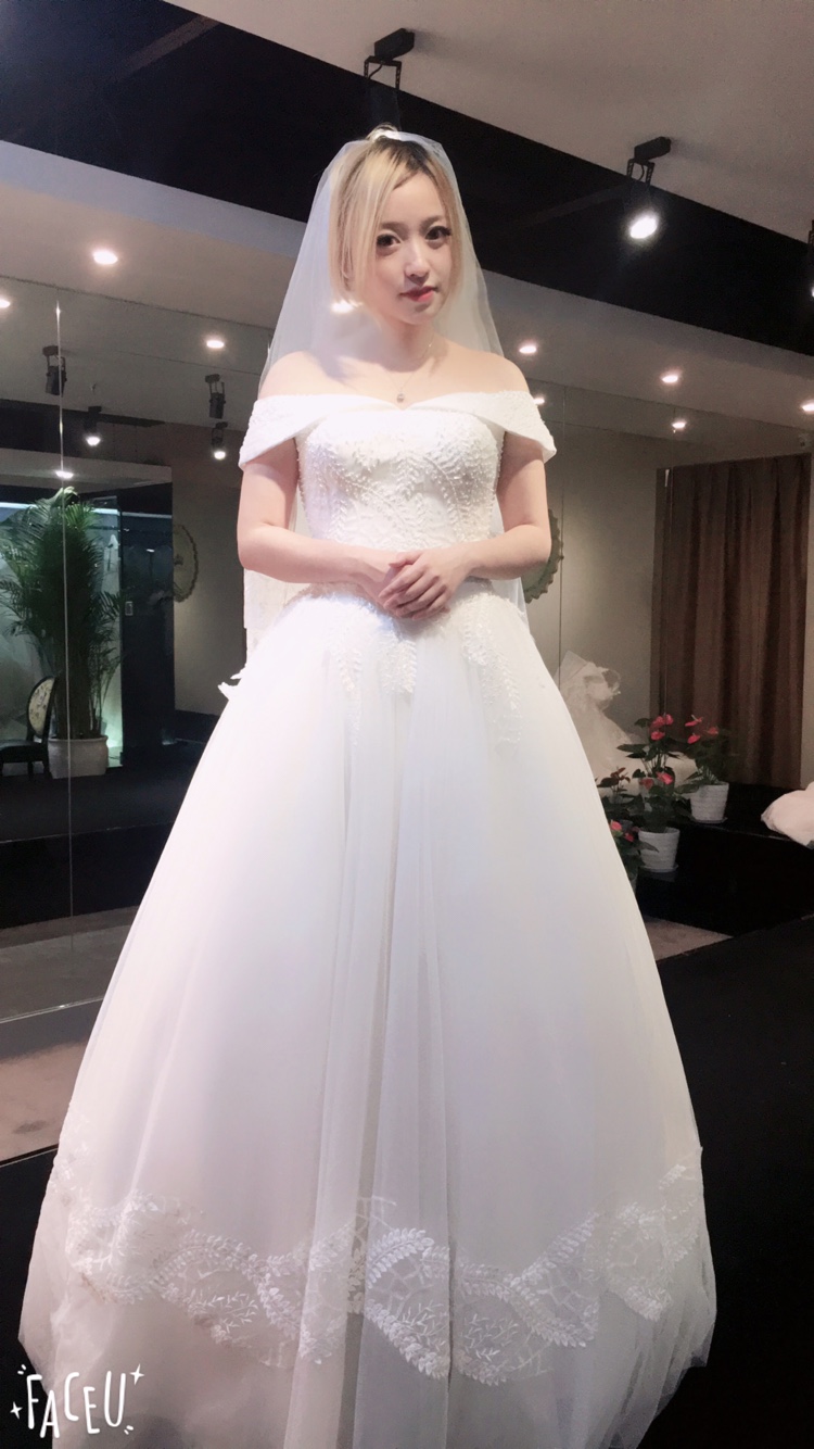 新娘大拖尾婚纱晒图和求问出门纱