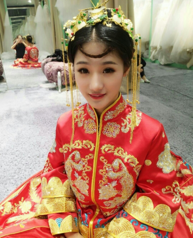 觉得我像关晓彤还是毛晓彤呀？