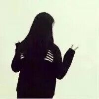 街头的迷失少女