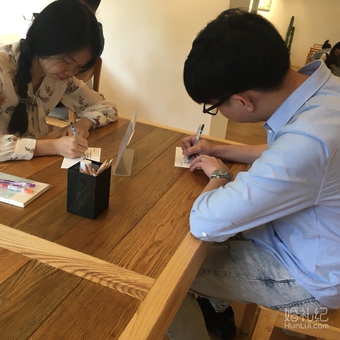 别人的老公！新娘看中一钻戒，老公直接打钱：买
