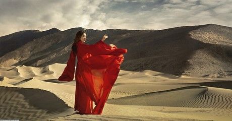 想问大家的婚纱照哪拍的，有没有人在沙漠里拍呀不觉得超酷嘛[吐舌]