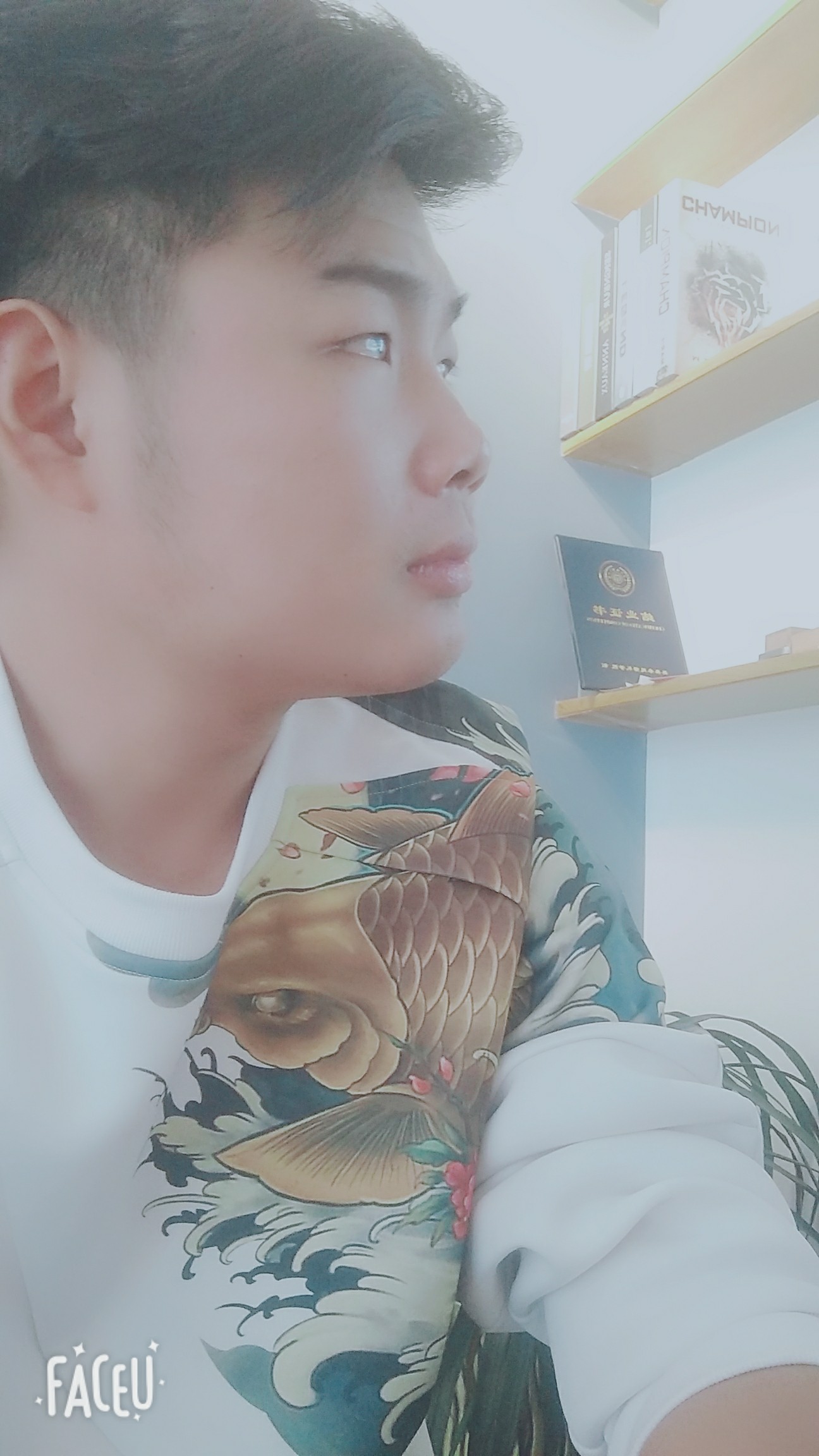 上官俊亦
