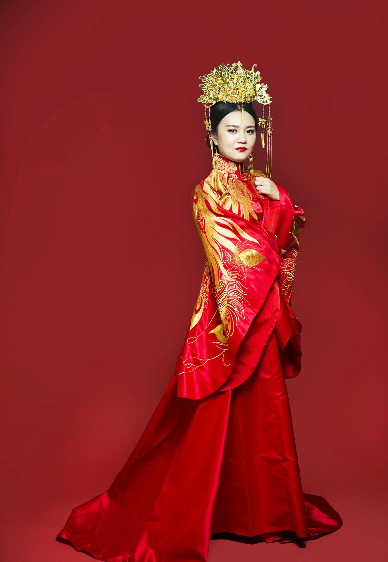 #寻找最美婚纱#虹裳霞帔步摇冠，钿璎累累佩珊珊