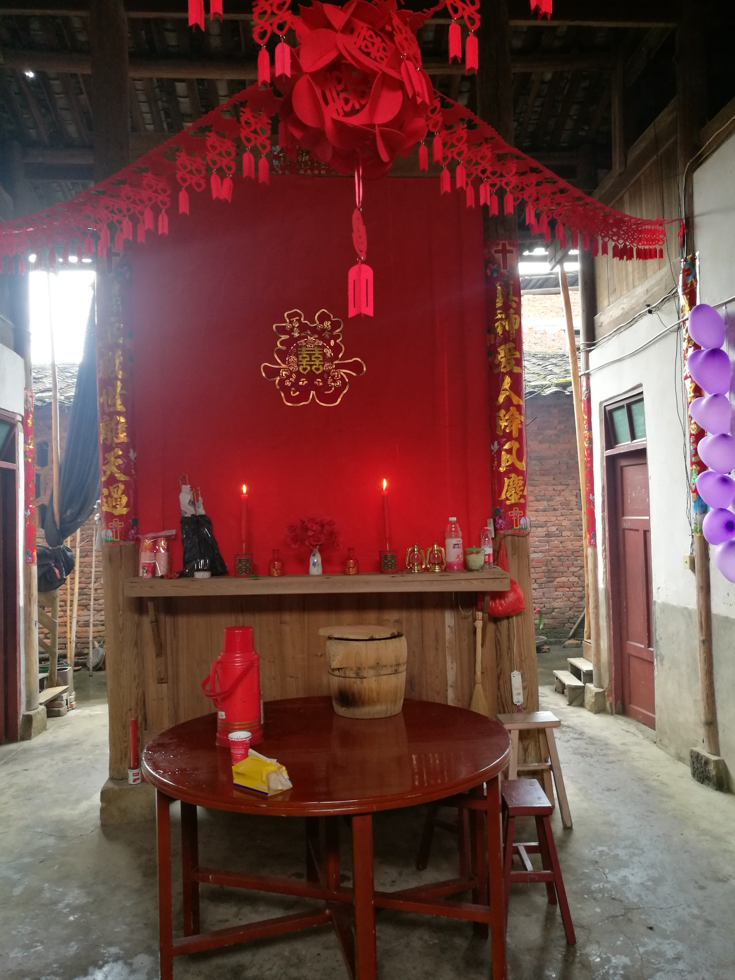 老家婚礼，婚房里DIY出满满的心意，浪漫又温馨
