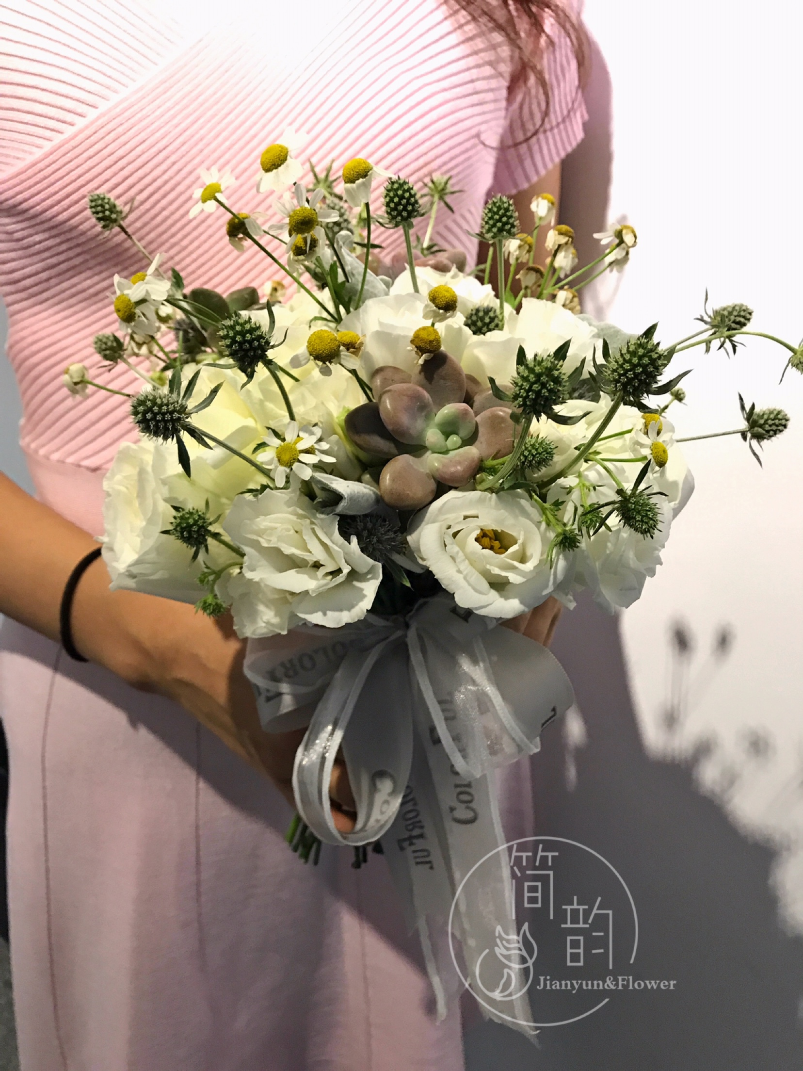 新娘手捧花这样很唯美