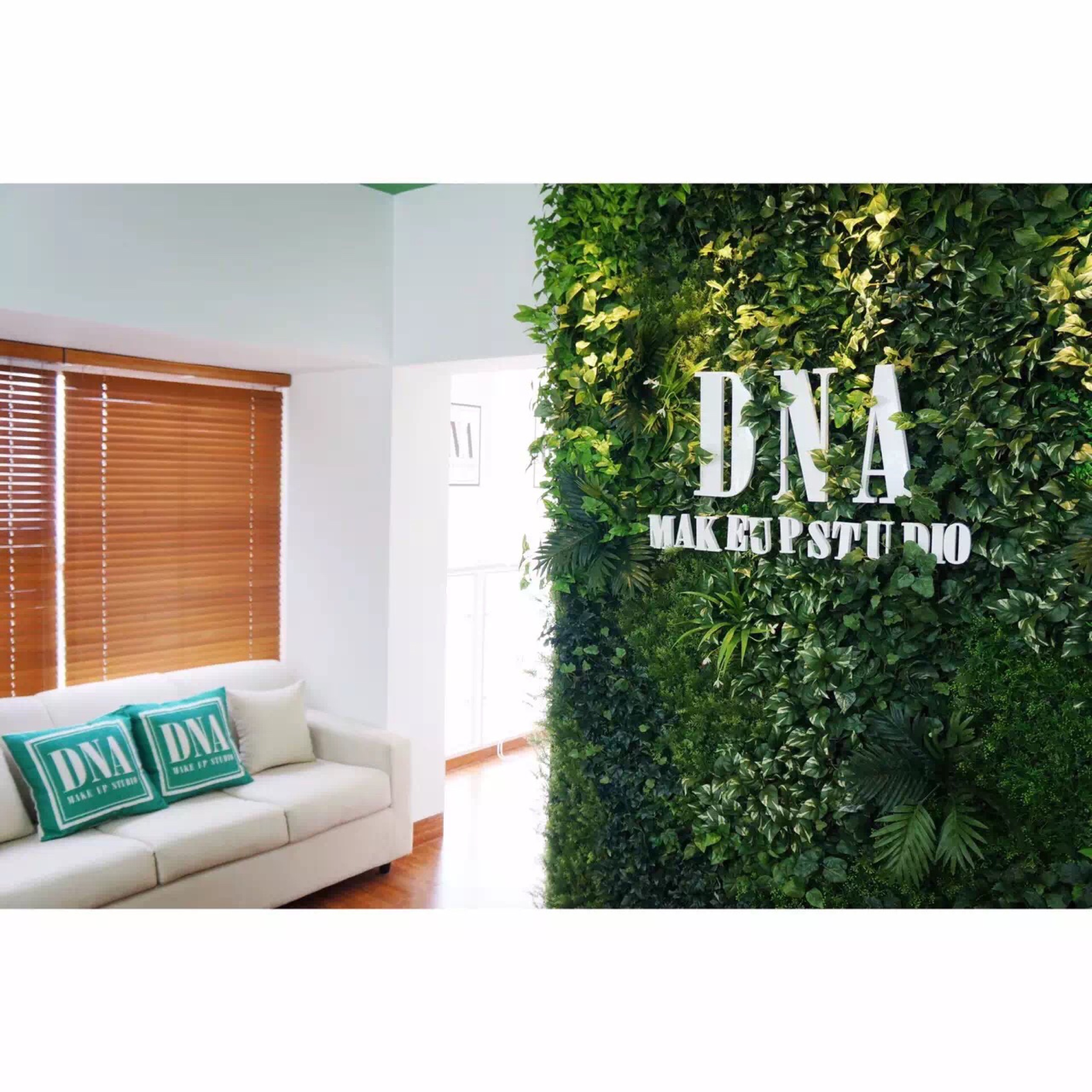 DNA makeup studio