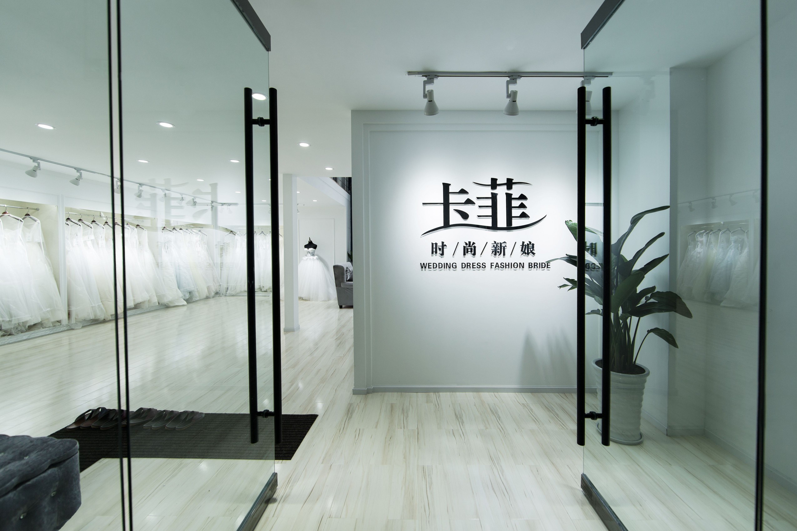 卡菲婚纱