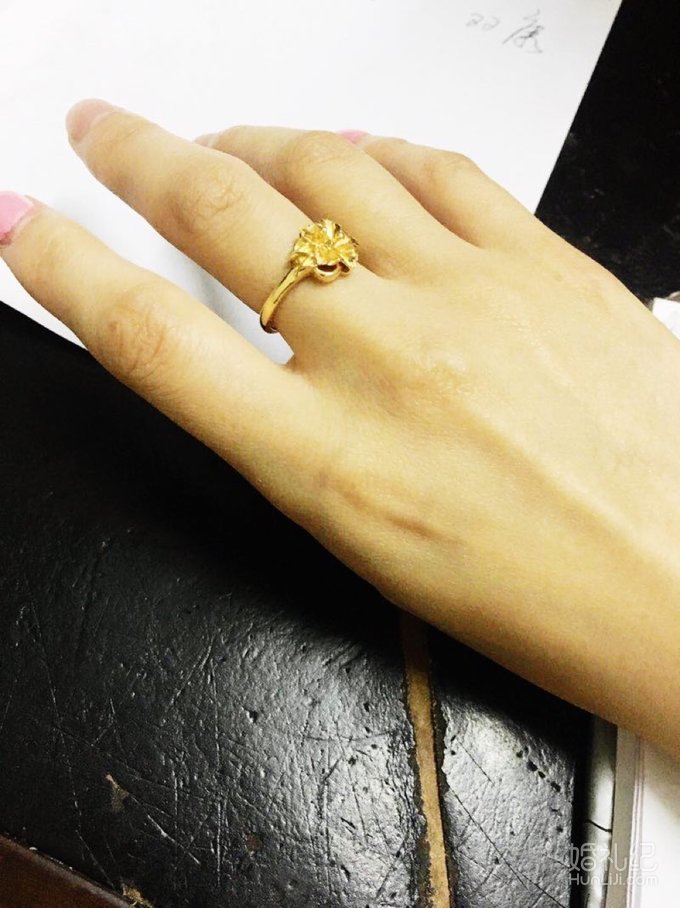 想问下你们结婚买砖戒大概要多少钱呢?还有对