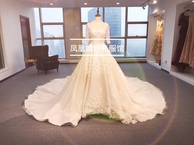 凤凰婚纱礼服馆