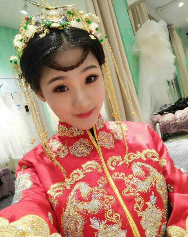 觉得我像关晓彤还是毛晓彤呀？
