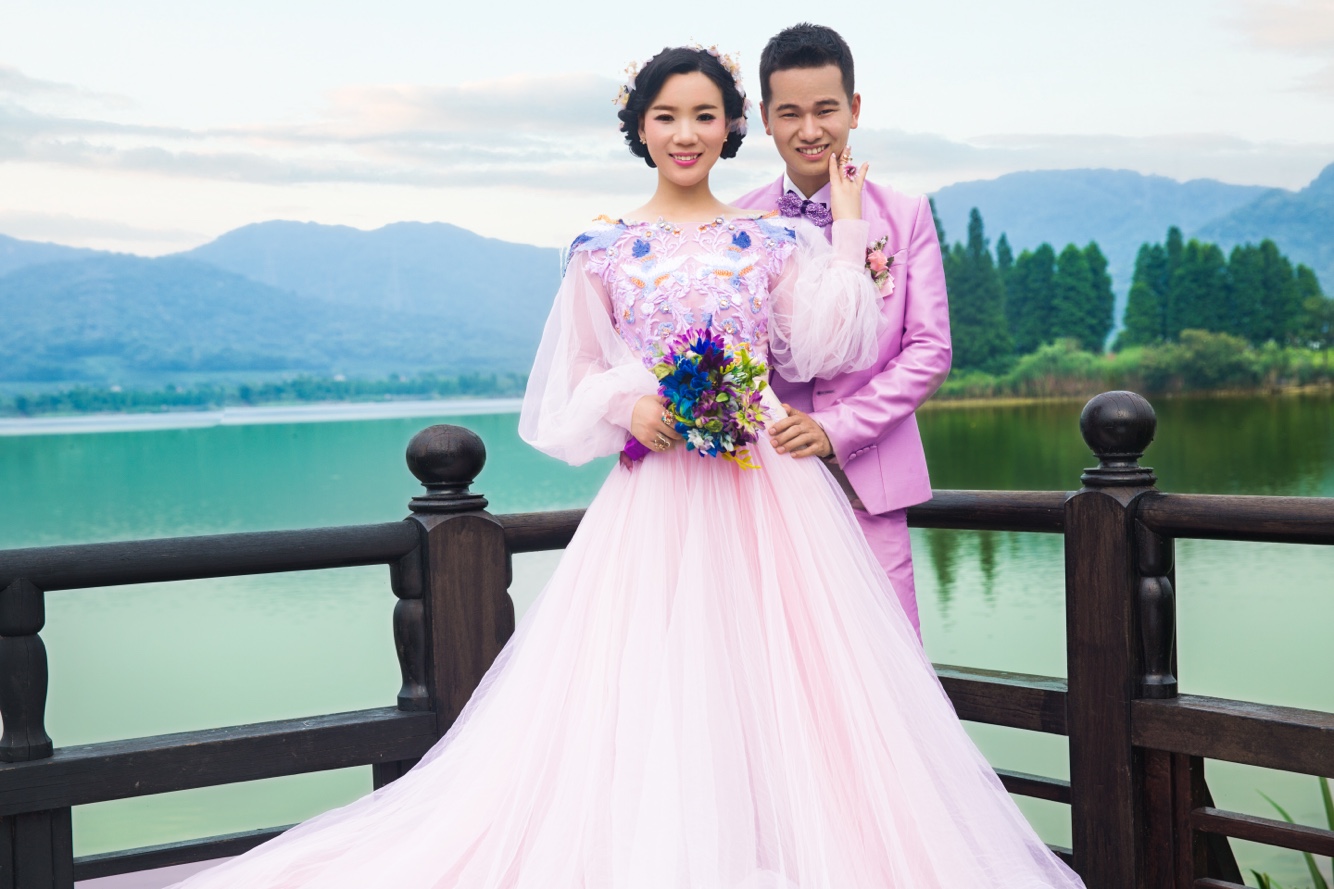 婚纱拍完啦 只可惜精修的太少了 总是看别人的美美的