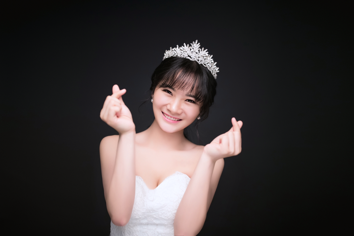 租婚纱一千贵不贵，自己买秀禾服2600贵不贵