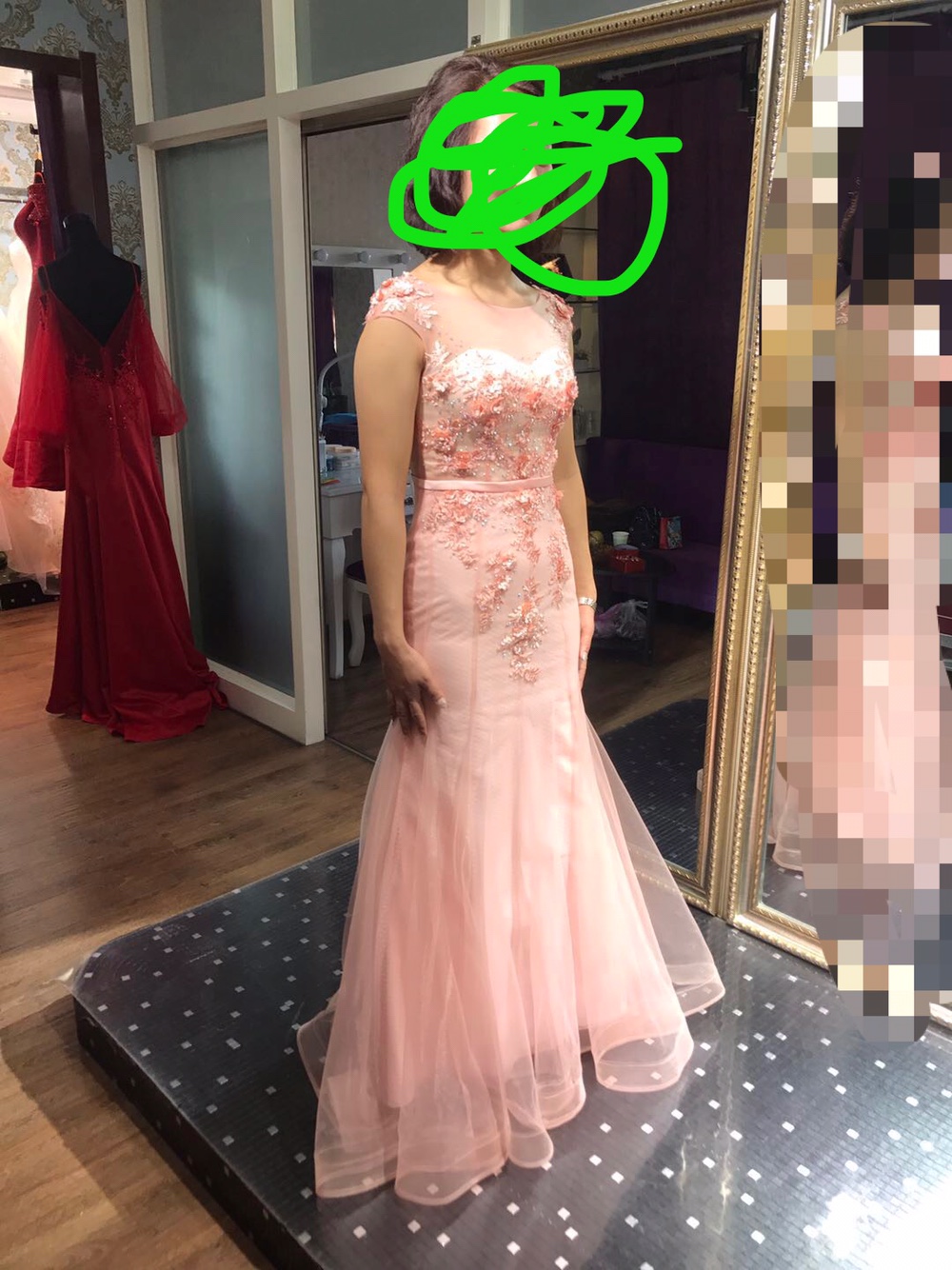 终于订了婚纱礼服
