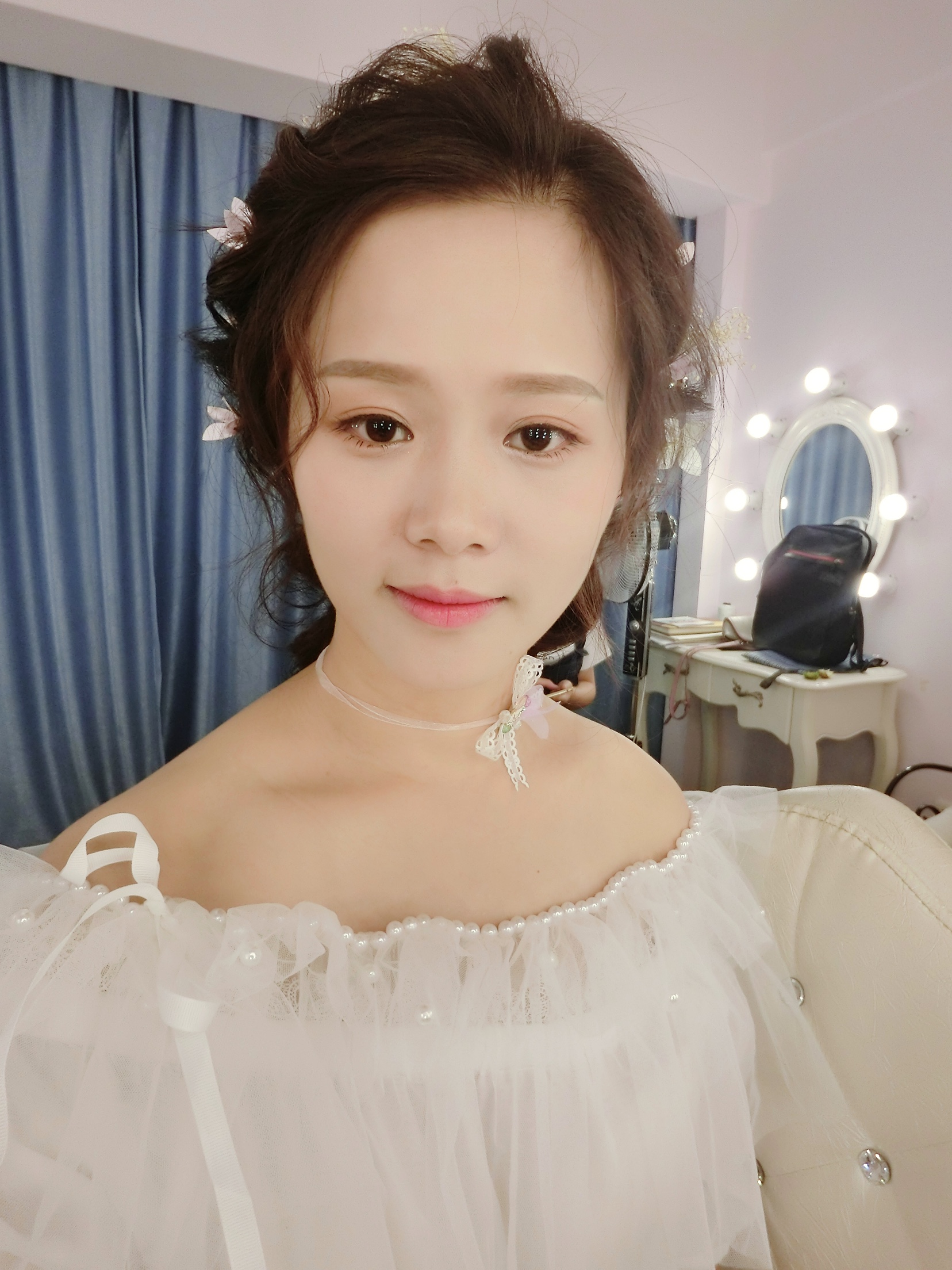 选到喜欢的婚纱，造型妆面也很棒