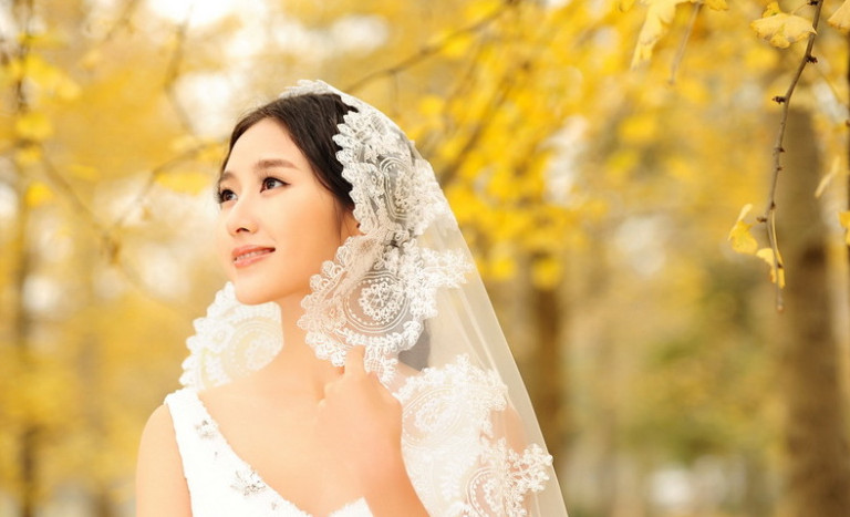 深秋里最后一抹金色，专属我们的浪漫婚纱照