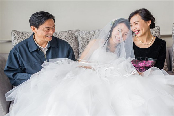 婚禮上媽媽穿什么衣服？婚宴媽媽裝搭配指南