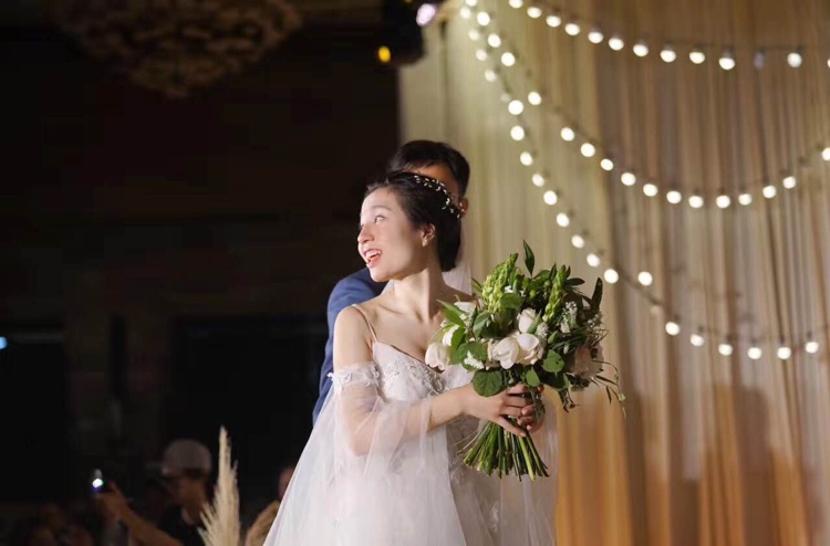 MUSE高级婚纱礼服