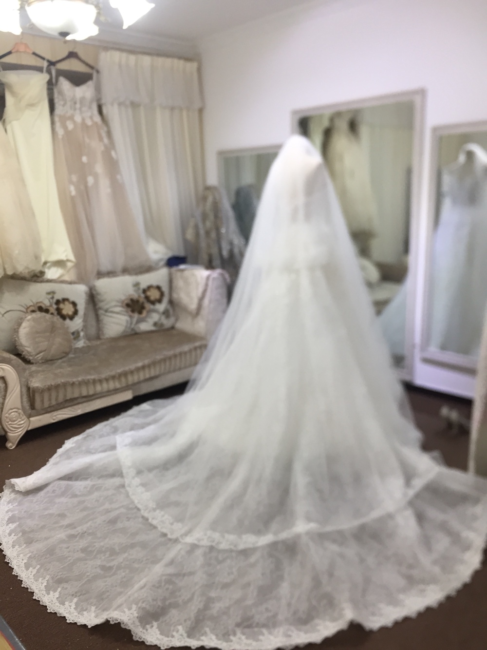 丽莎婚纱礼服馆