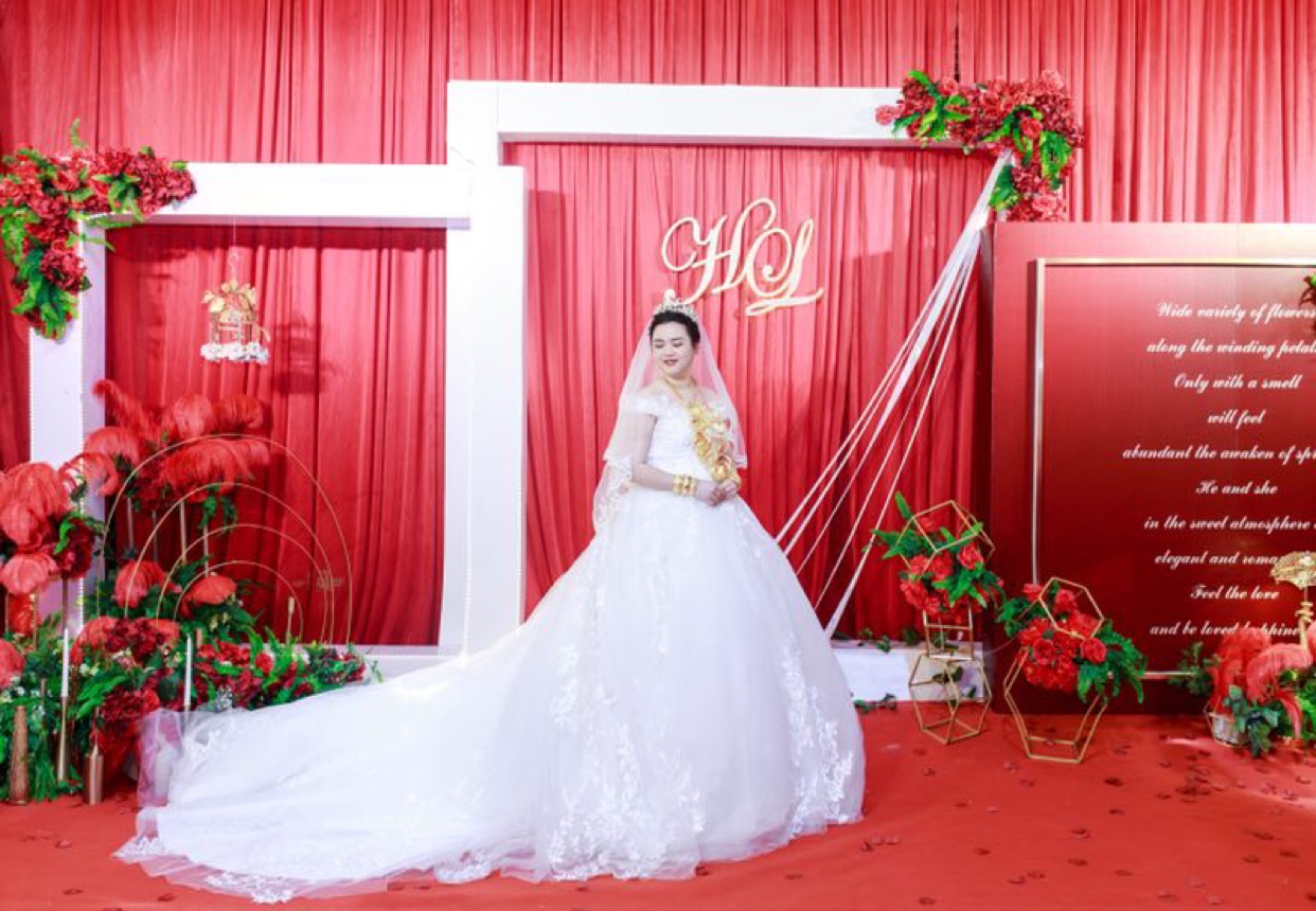出售大码婚纱秀禾服