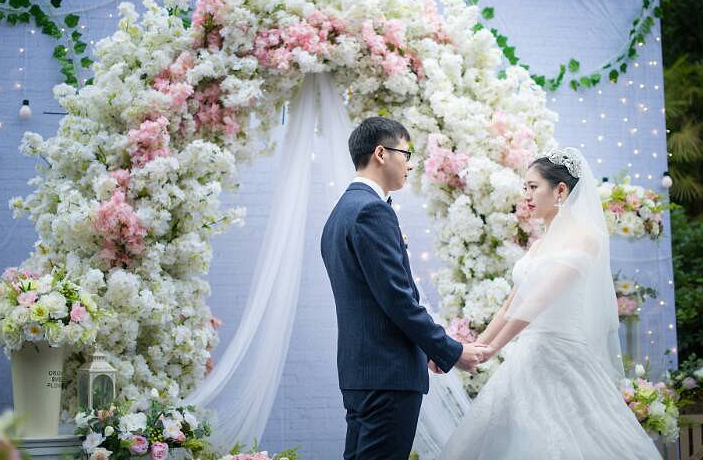 爱的礼成，我的小清新婚礼配了件霸气婚纱