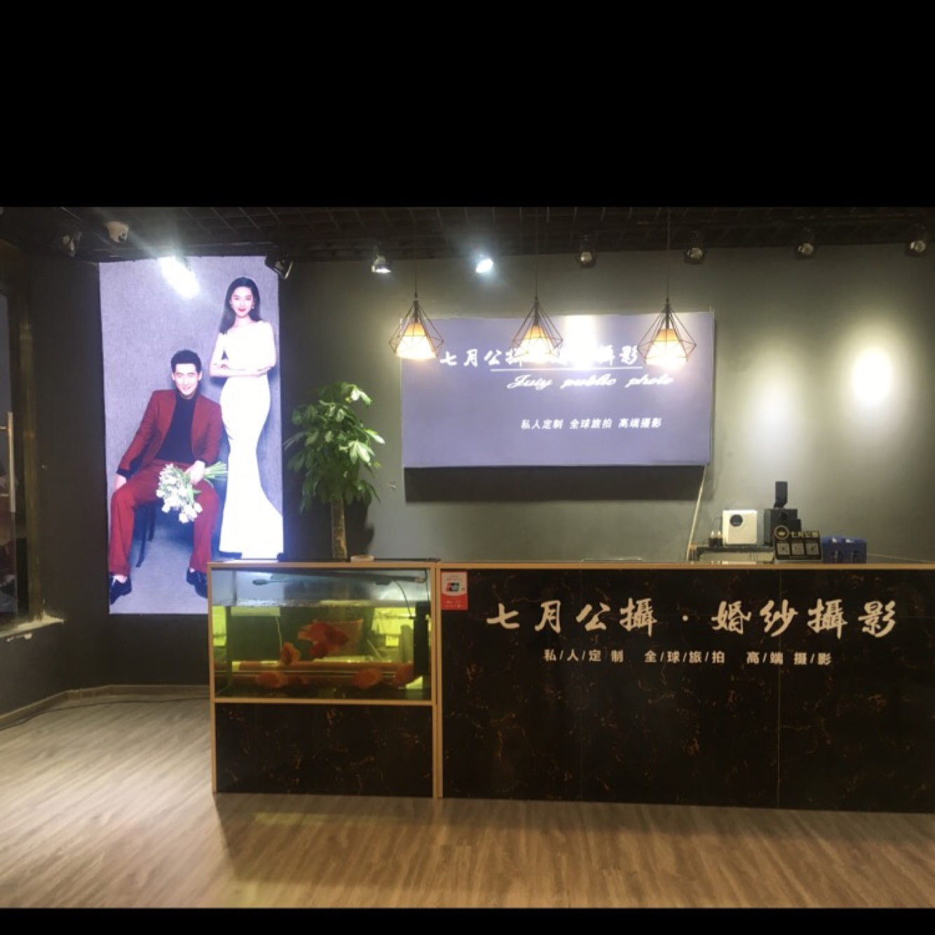 七月公摄婚纱摄影