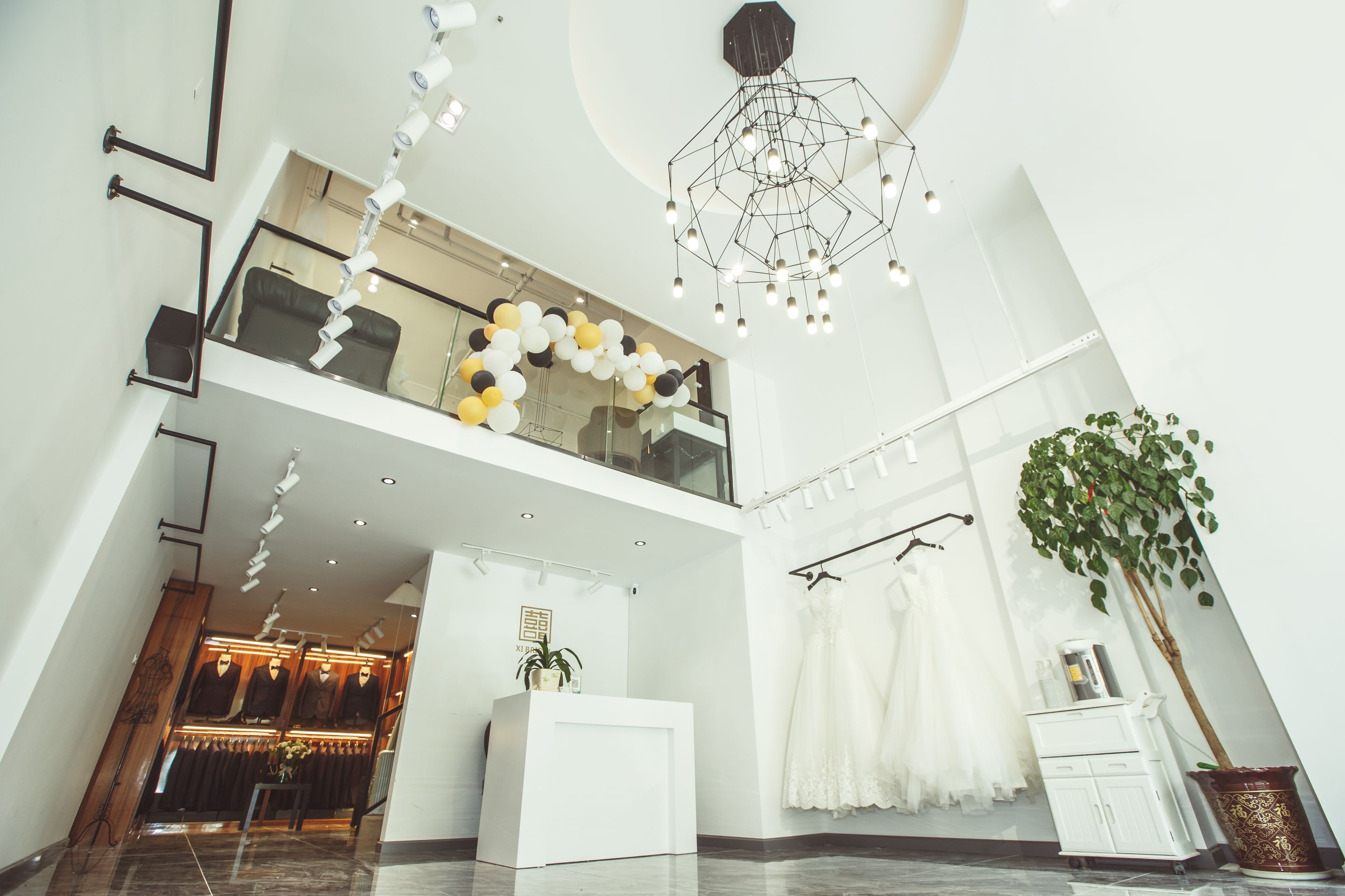 囍设计师品牌婚纱集合店