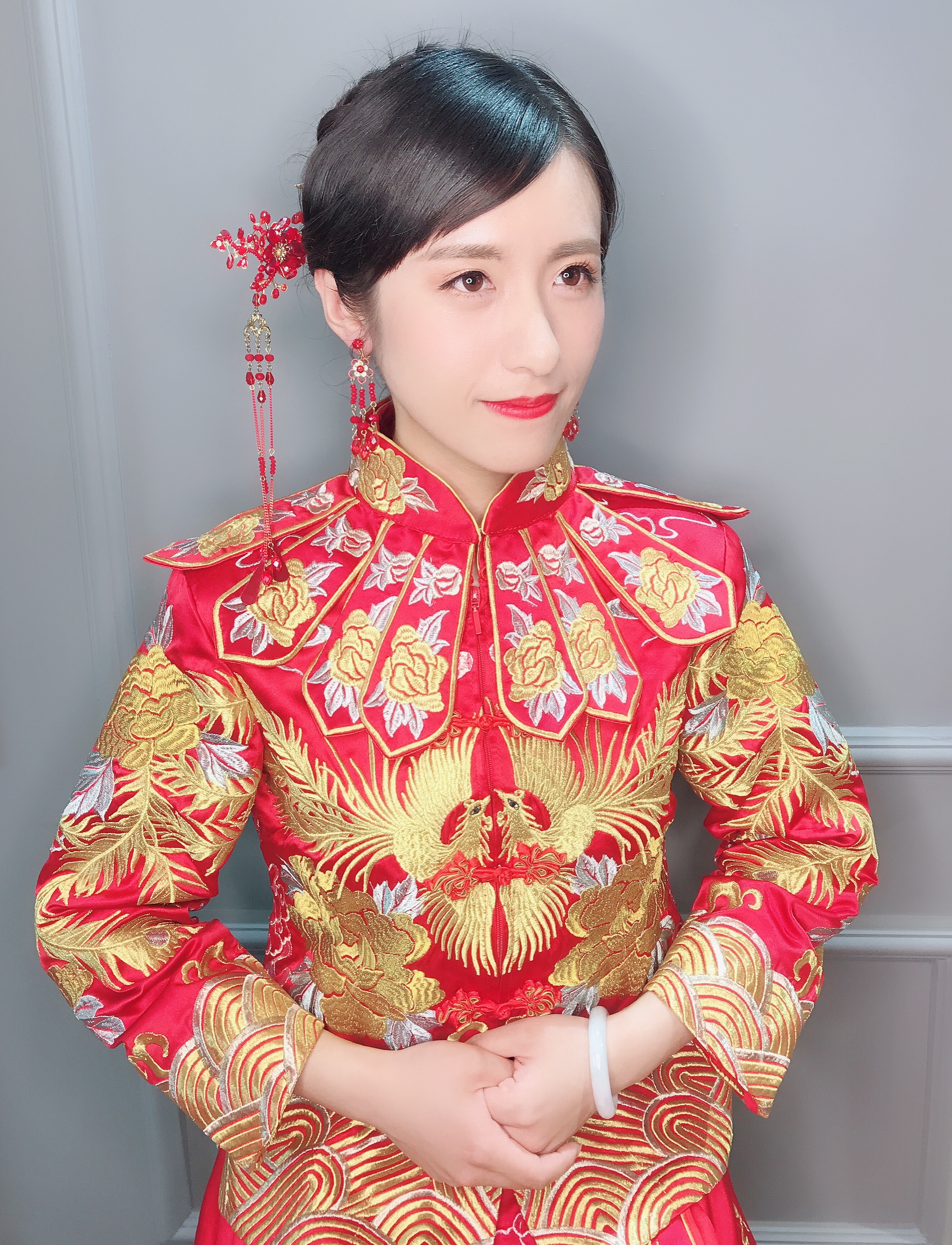 2k搞定婚纱+跟妆 高开叉敬酒服显瘦＆气质＆性感