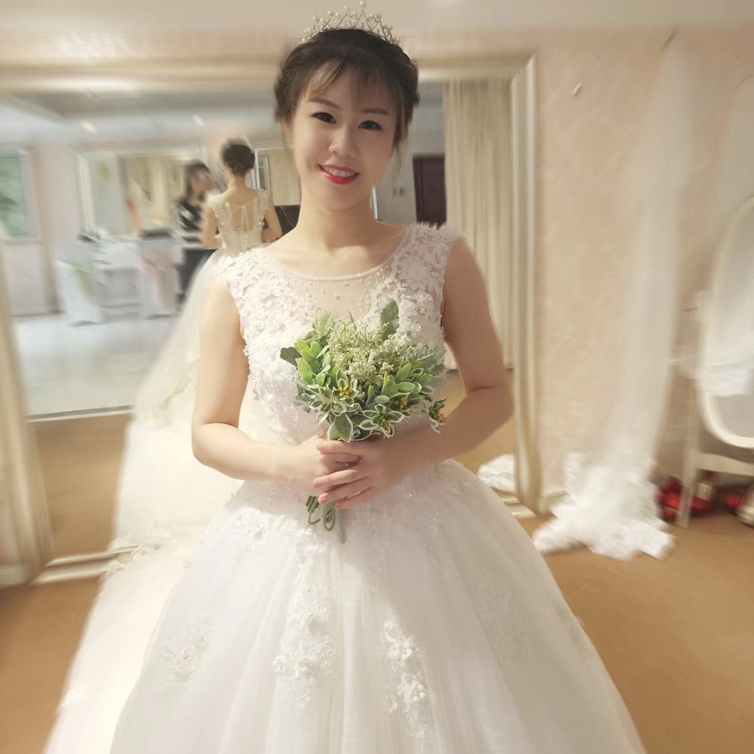 左爱婚纱礼服馆