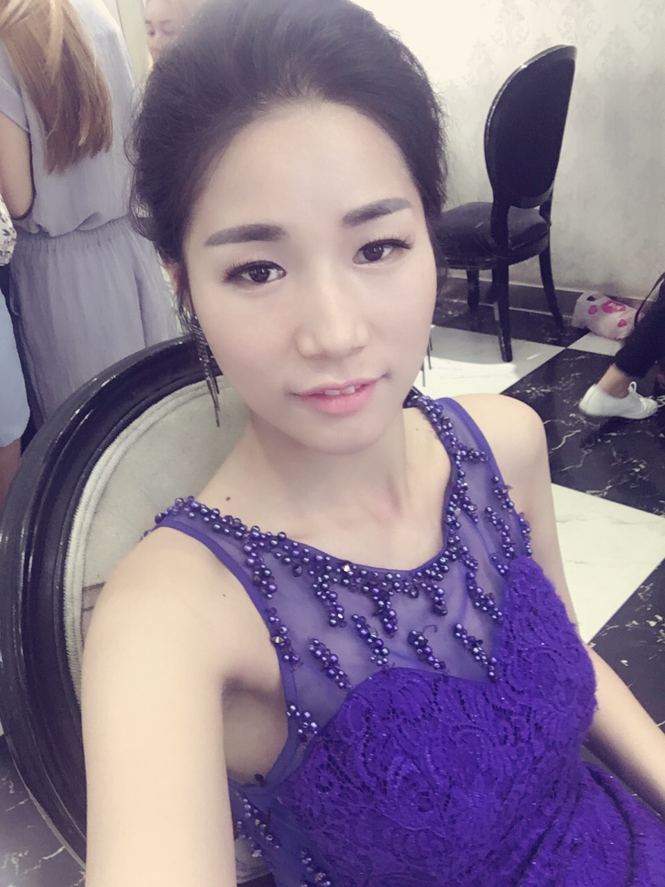 上周拍的婚纱照，自拍了几张，感觉还错，期待后期修片效果[大笑][大笑][大笑]
