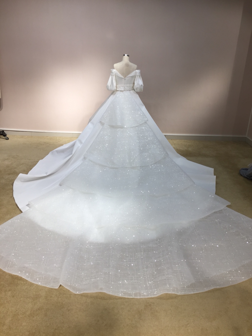抚州洛维思婚纱礼服馆