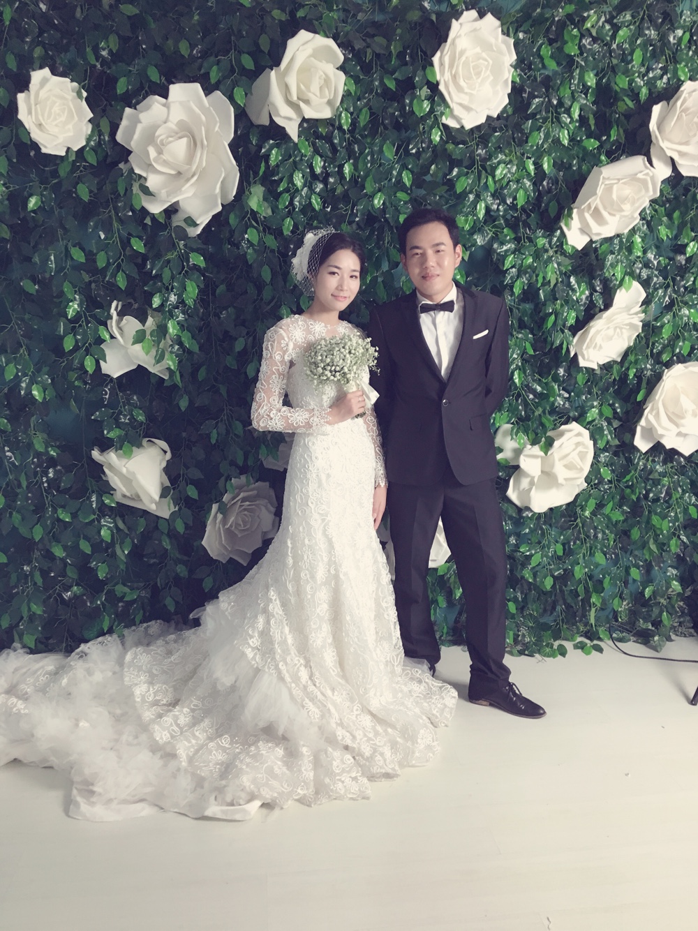 上周拍的婚纱照，自拍了几张，感觉还错，期待后期修片效果[大笑][大笑][大笑]