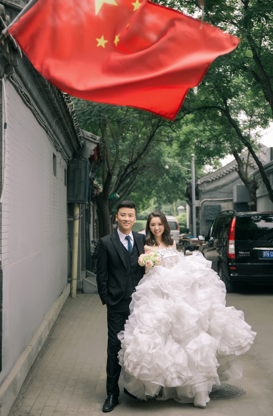 胡同口的个性婚纱照 网购婚品性价比爆棚