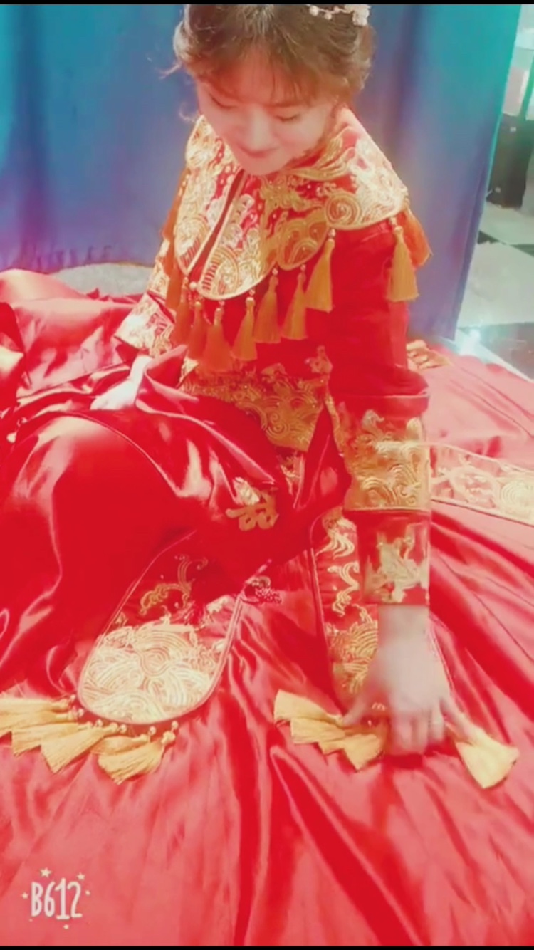 试礼服试到审美疲劳 胖姑娘也能驾驭所有风格！