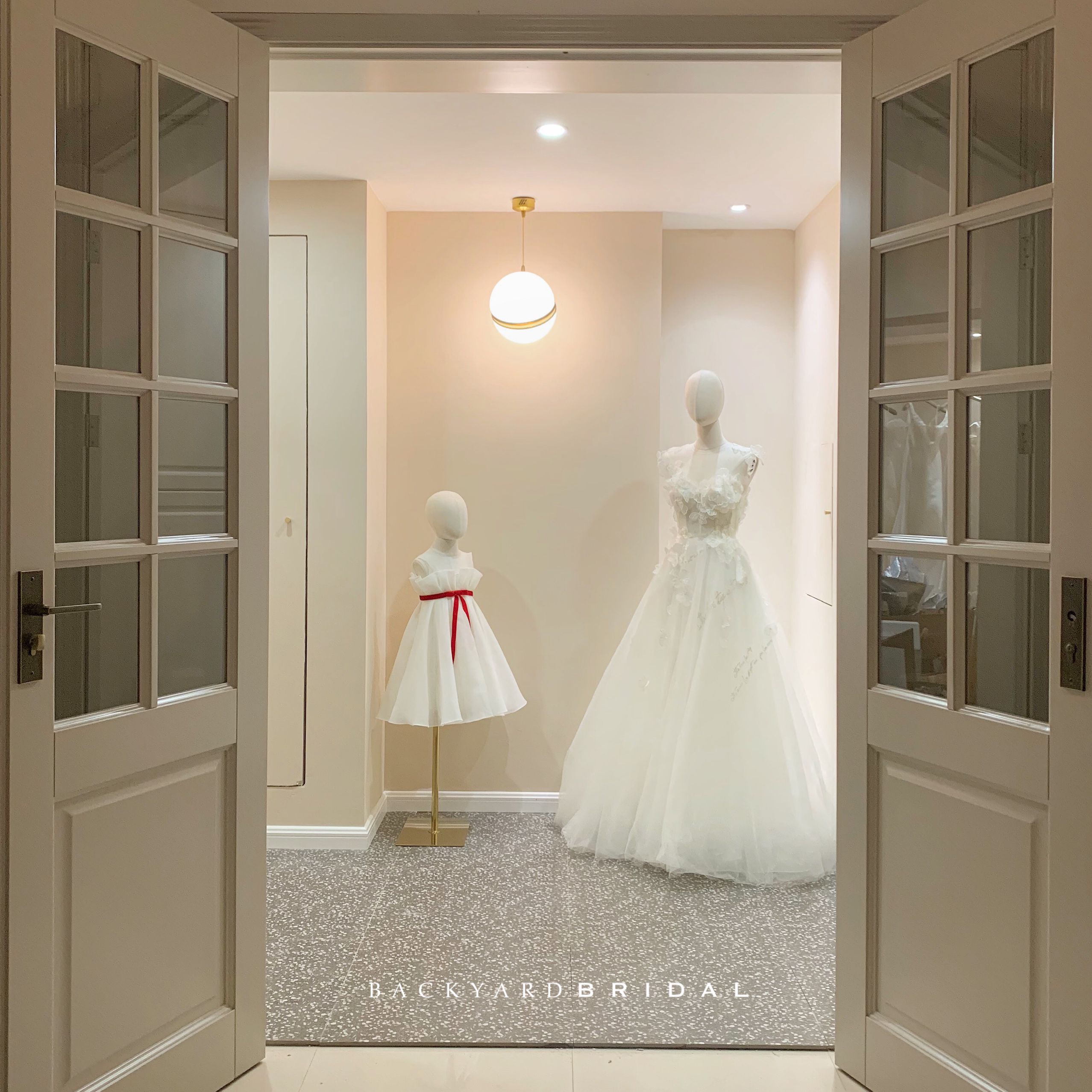 BACKYARD·悦婚纱设计师品牌买手店