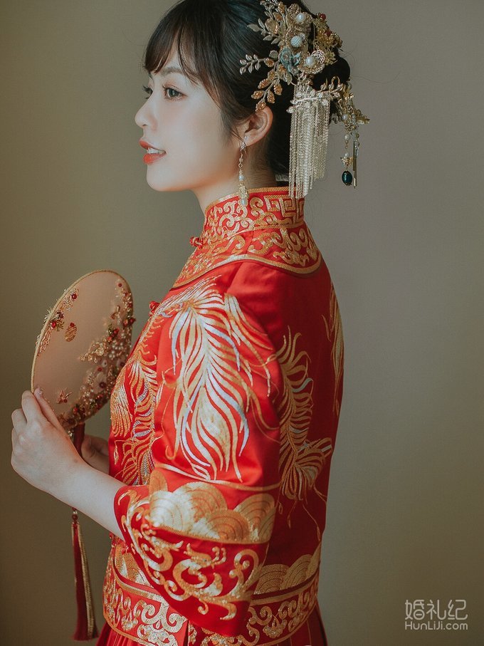 异地办婚礼一口气租了7套婚纱，1W5搞定婚纱