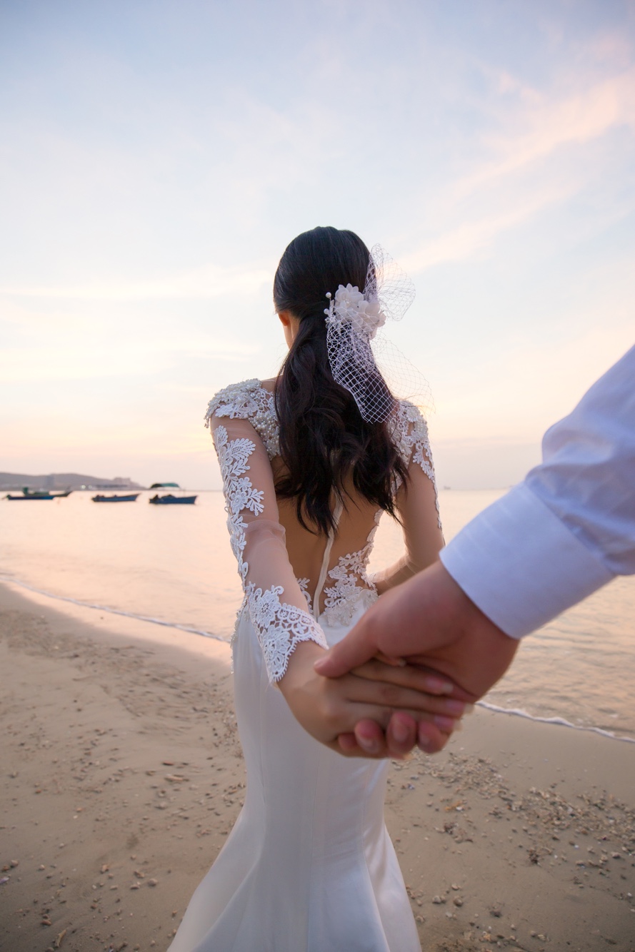 新鲜出炉的婚纱照。美美哒