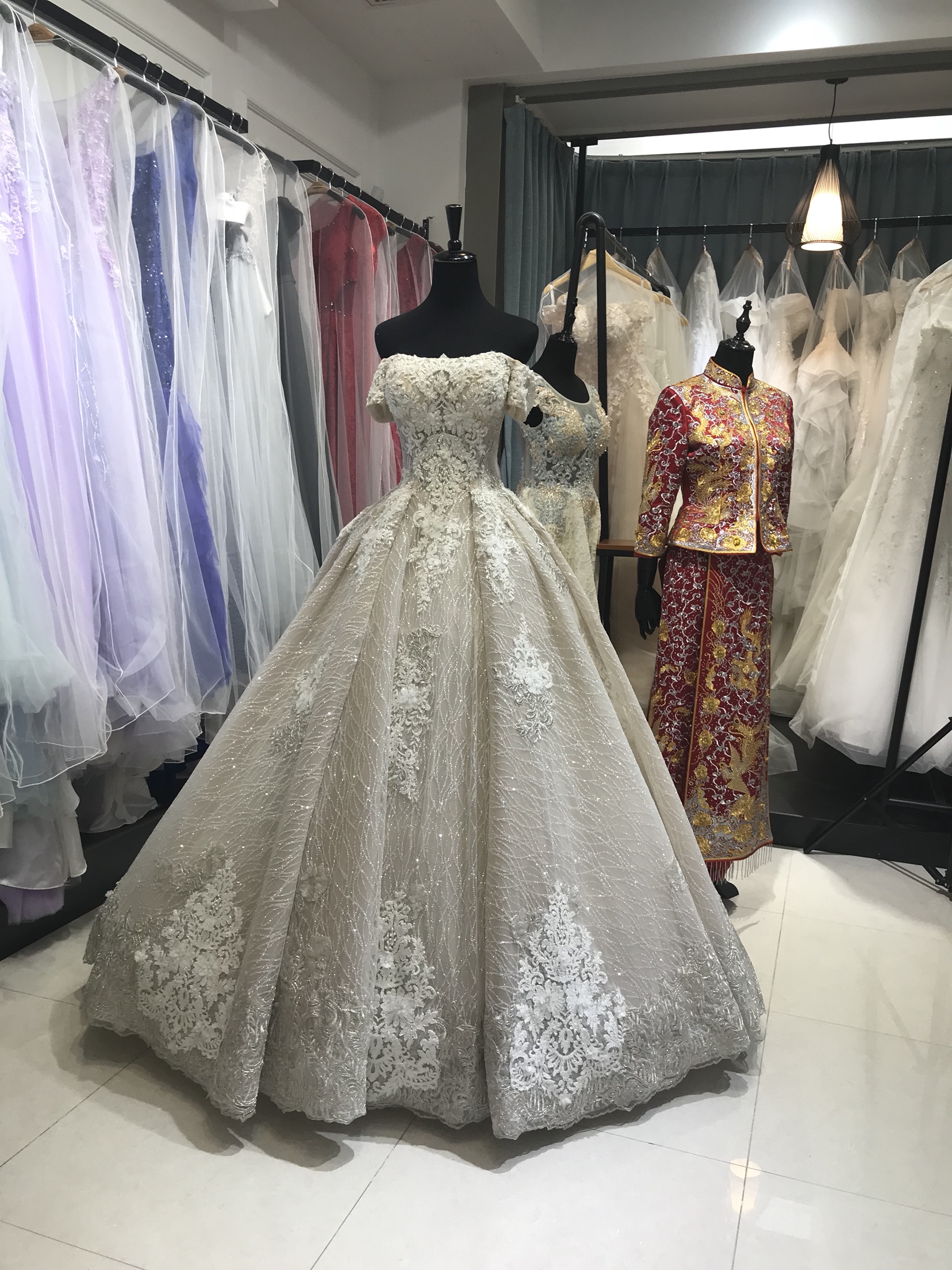 大婚怎样闪耀不俗套？藏肉礼服瘦10斤