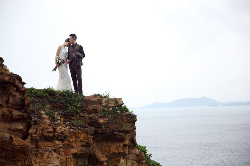 大家是不是都喜欢看结婚照[大笑]