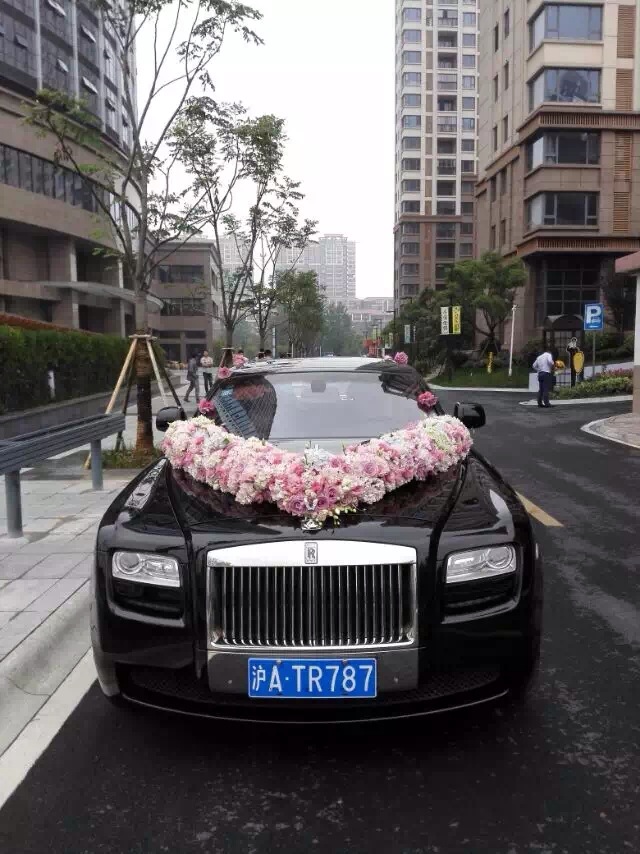 【豪华婚车装饰】