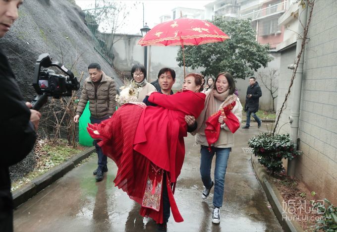 大婚时间安排不充裕，我差点误了吉时！