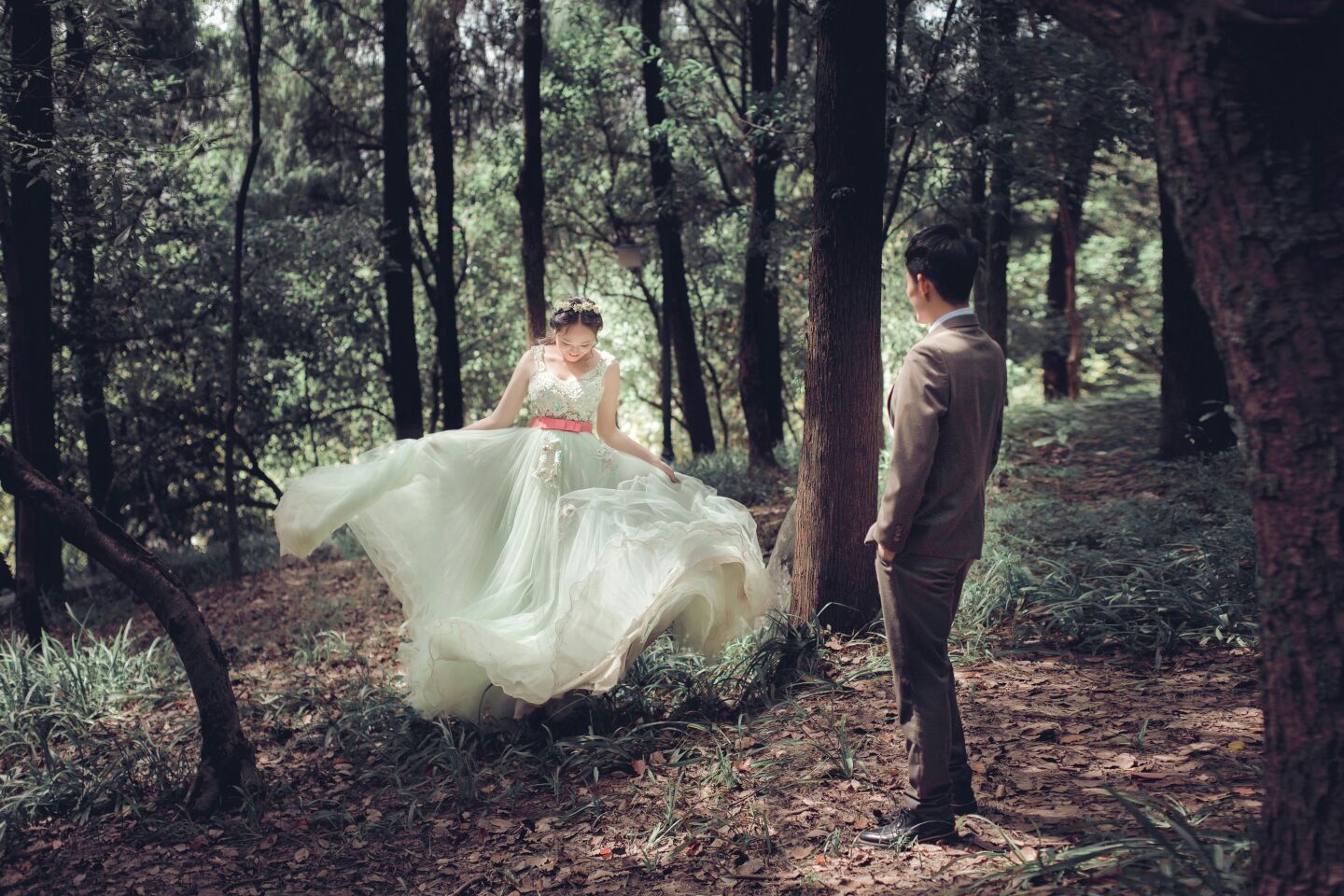 婚纱照终于出来了，最满意的只有游艇那套衣服[抠鼻][抠鼻]